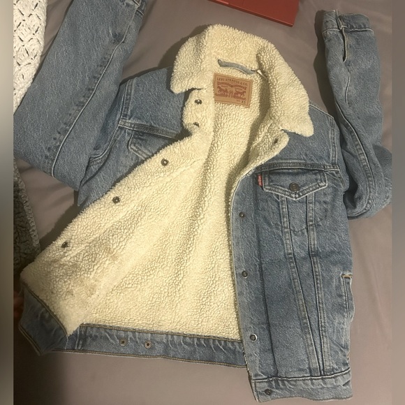 Levi’s Sherpa Jean jacket - Picture 1 of 3